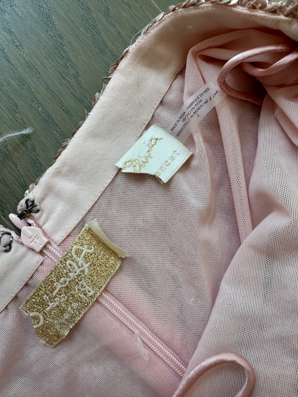 Alice + Olivia ASHTON Feathered Embellished Skirt Ascendent Ombre Deep Pink Sz 2 - Picture 5 of 9